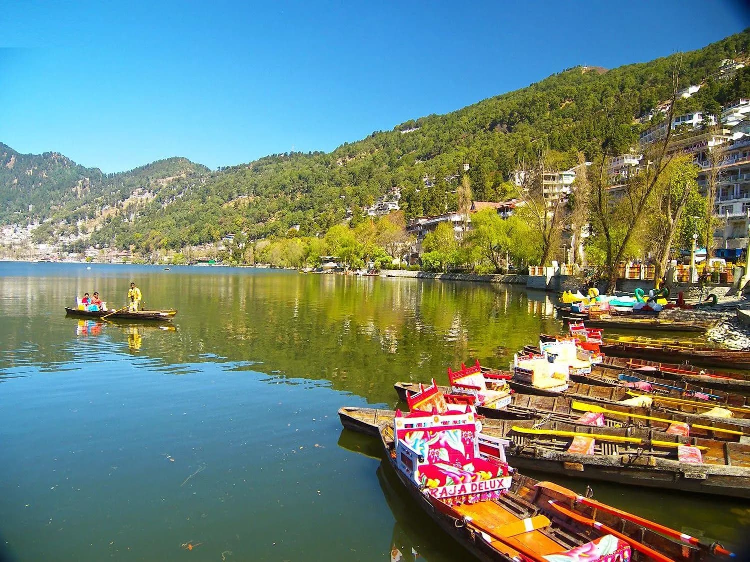 Nainital, Uttarakhand — Lake-edge mandaps, boat-rides for baaratis, cool summer ceremonies.