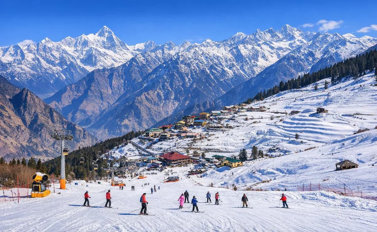 Auli, Uttarakhand — Himalayan vistas, ski-slope lawns, winter occasions.